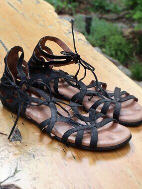 Gentle Souls Kenneth Cole Break My Heart 3 Gladiator Cage Sandals Black